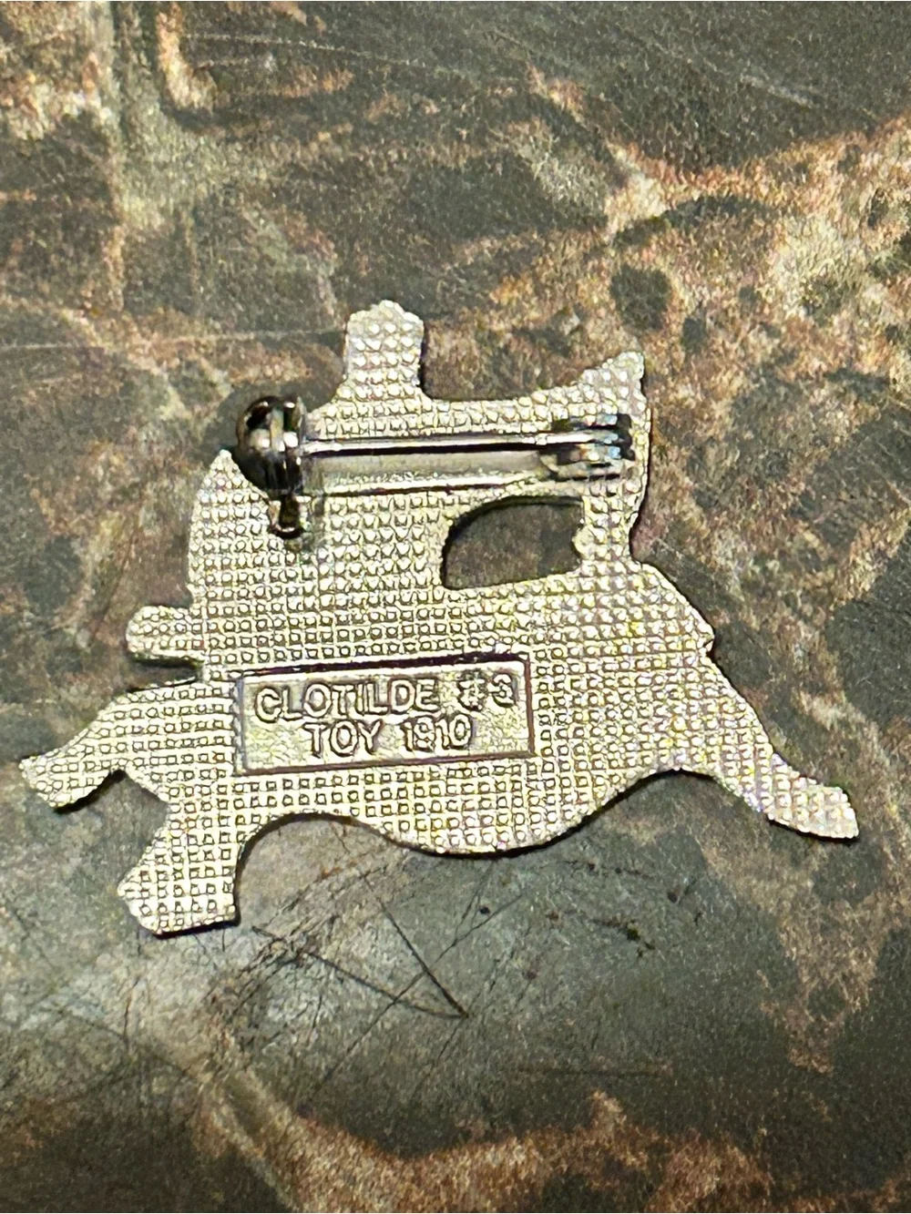 Vintage Clotilde #3 Toy 1910 enamel lapel pin sewing machine brooch